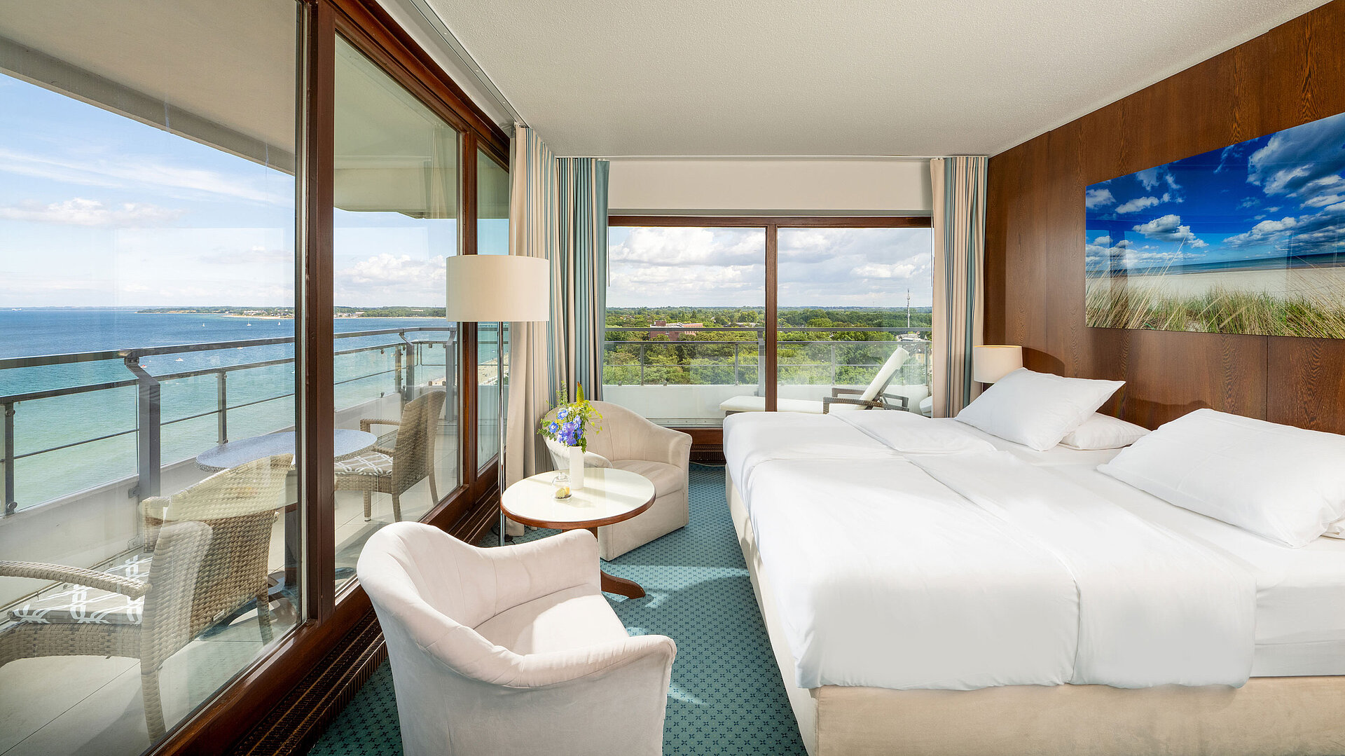 Modern room at Maritim Seehotel Timmendorfer Strand with balcony and Baltic Sea view