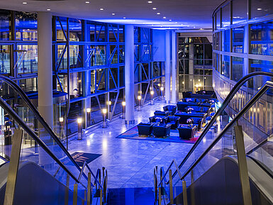 Modernly illuminated lobby of Maritim Hotel Frankfurt at night with stylish seating areas.