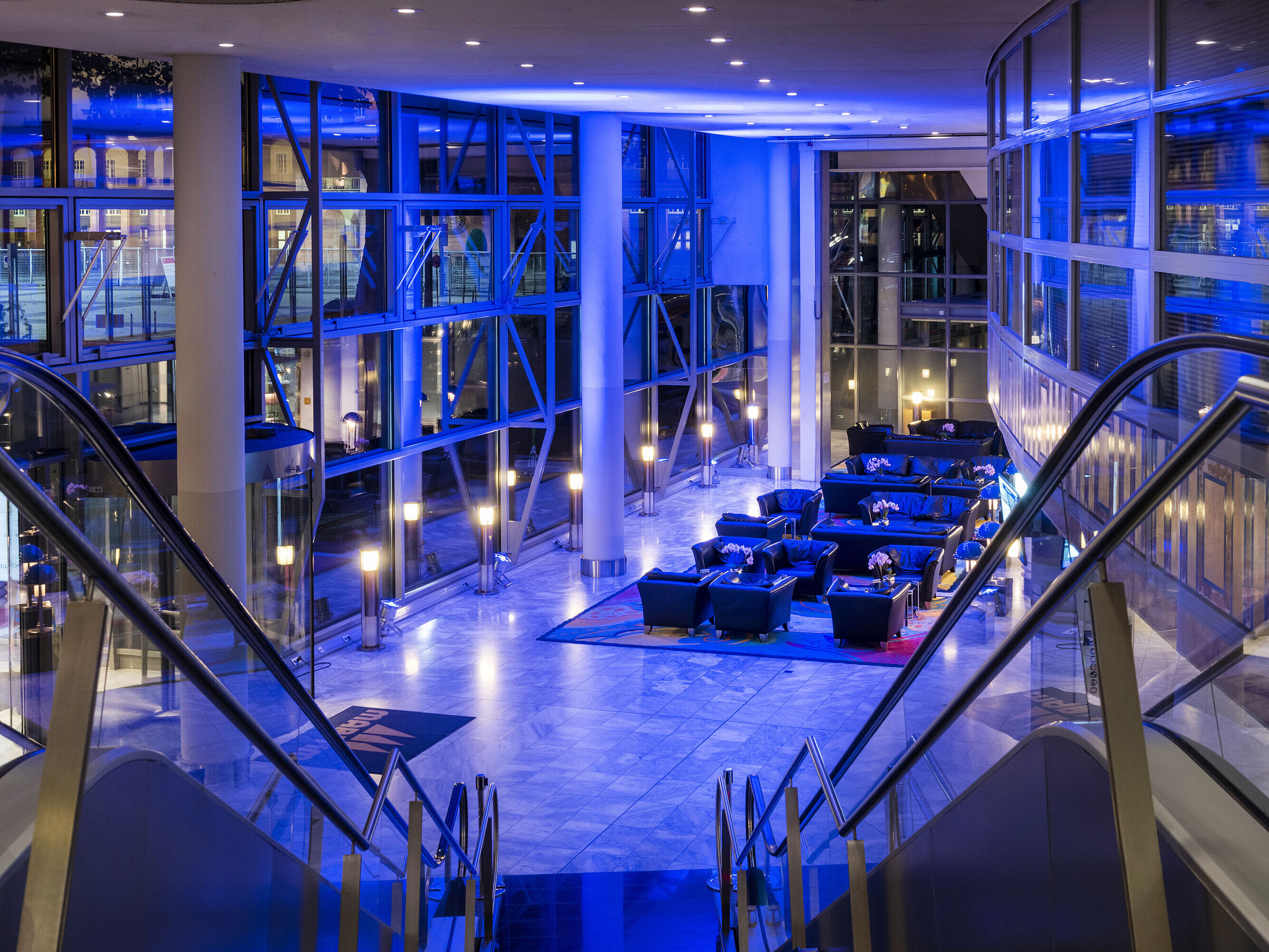 Modernly illuminated lobby of Maritim Hotel Frankfurt at night with stylish seating areas.