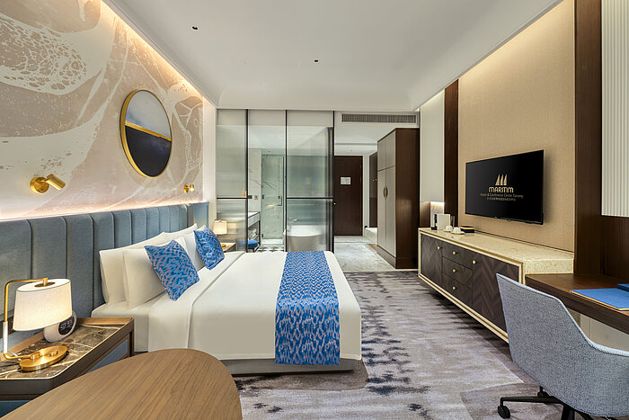 Bright hotel room with modern design, freestanding bathtub and glass bathroom at Maritim Hotel Taicang