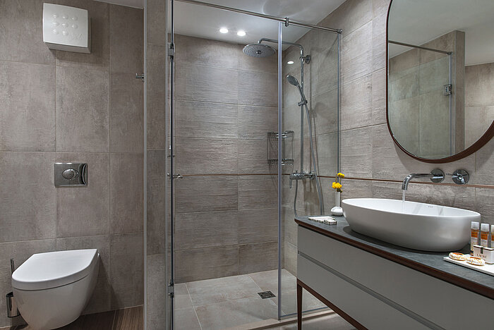 Modern bathroom at Maritim Hotel Amelia with spacious shower, vanity and elegant tiles