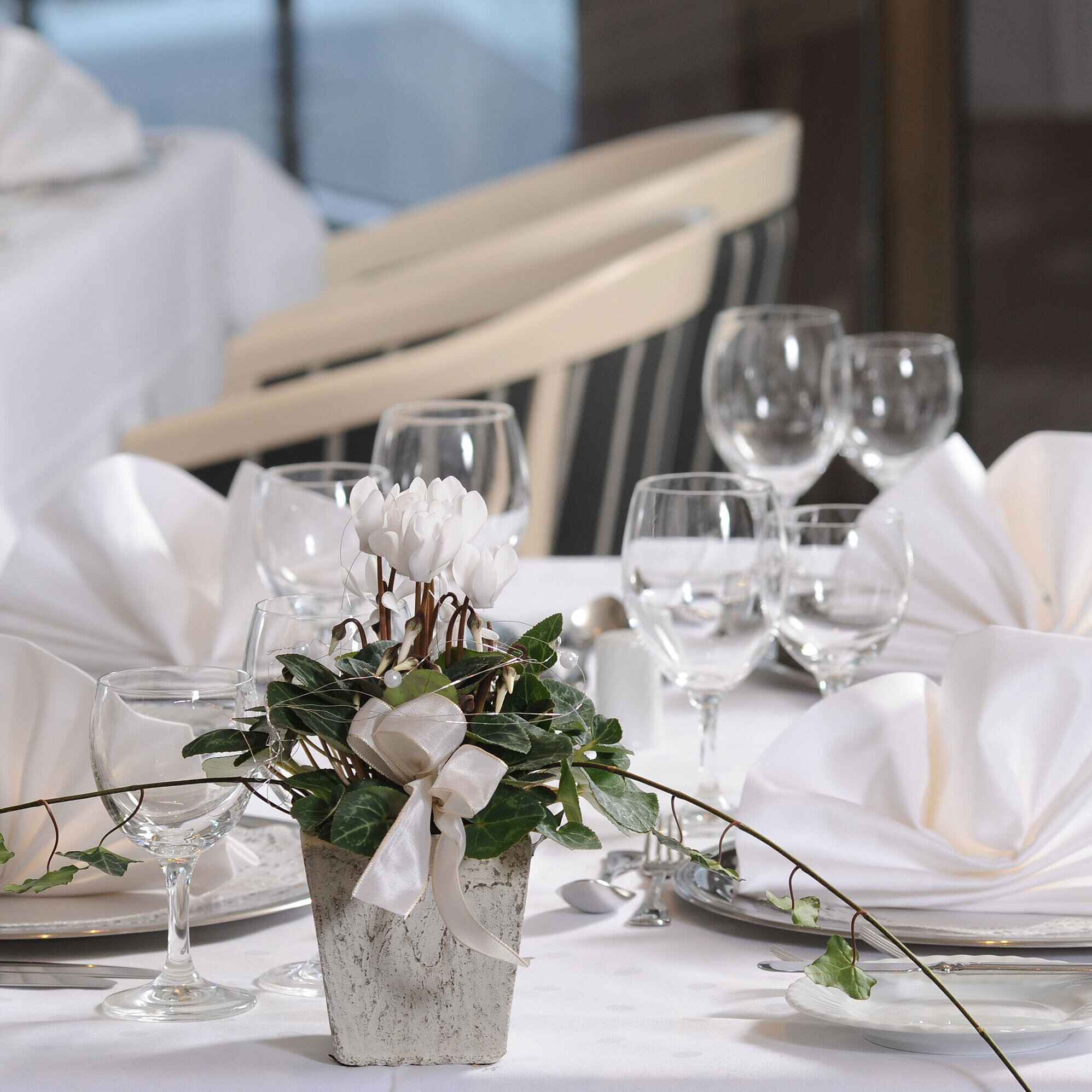 Elegantly set table for events at Maritim Hotel Bad Homburg.