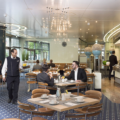 Ambiente Restaurant with front cooking | Maritim Hotel Frankfurt