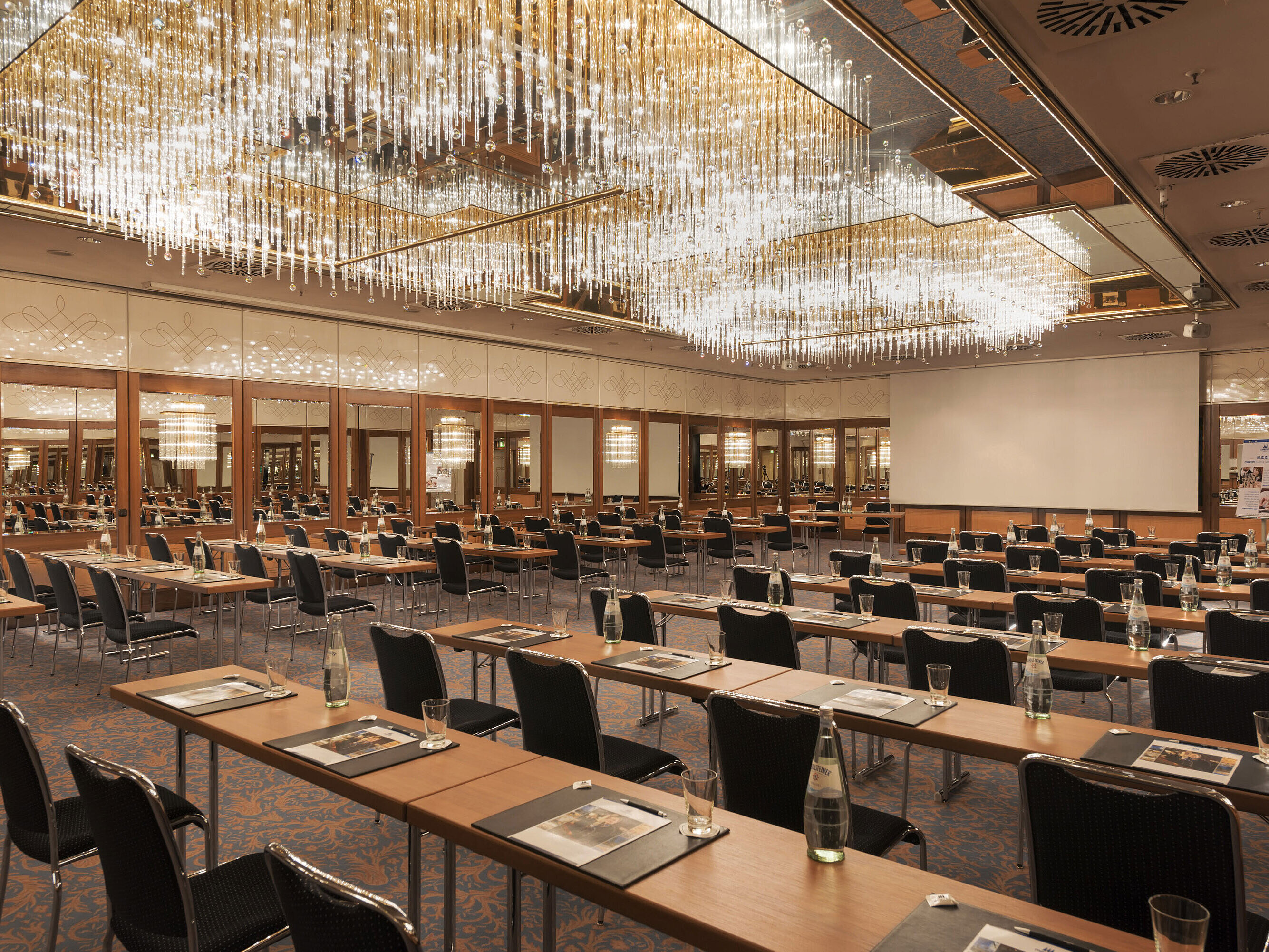 Spacious conference hall with chandeliers and professional setup at the Maritim Hotel Munich