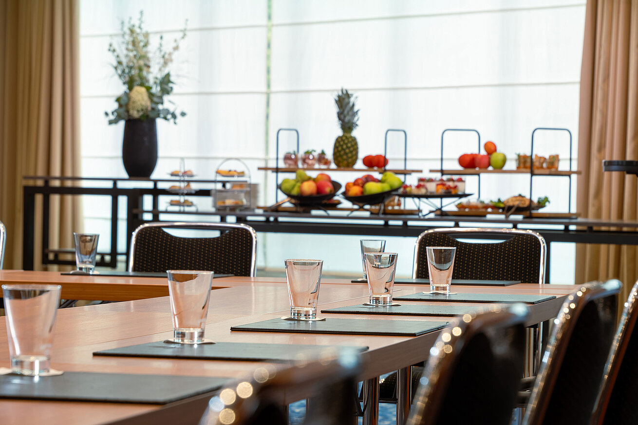 Conference catering with fresh fruit and snacks at Maritim Hotel Düsseldorf