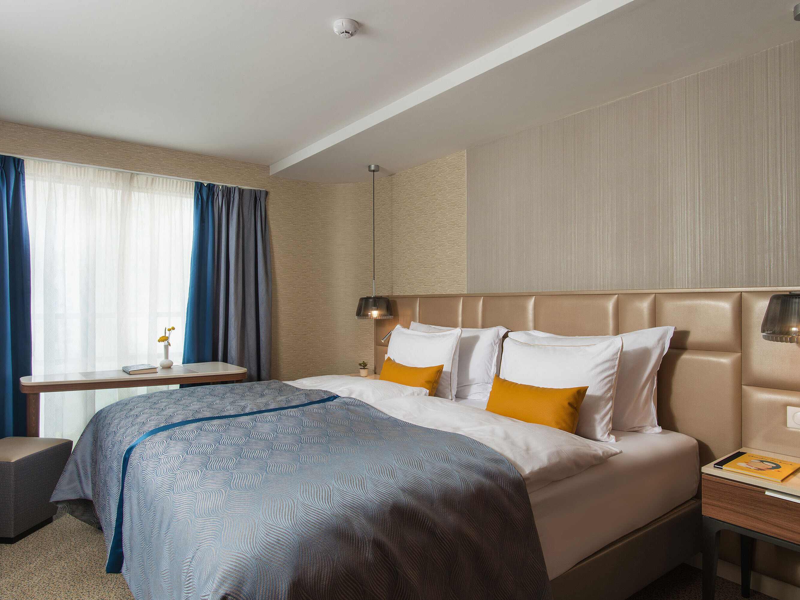 Bright double room at Maritim Hotel Amelia with blue bedspread, modern lighting and cosy atmosphere