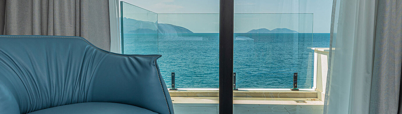Seating area at Maritim Resort Marina Bay with sea view through large window