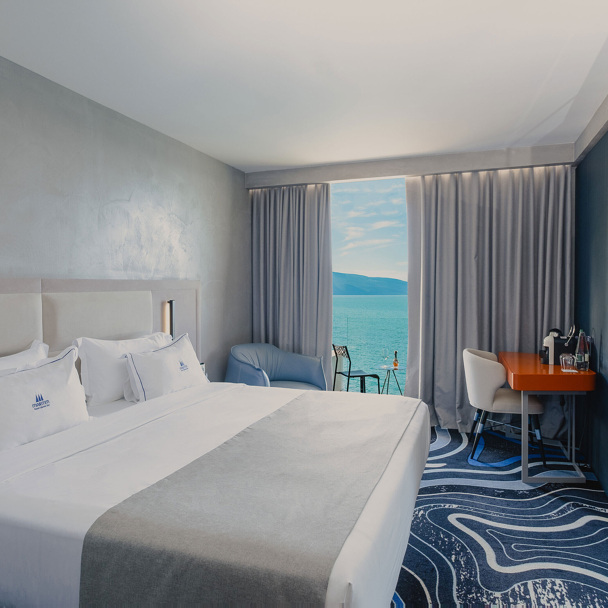 Modern double room at Maritim Resort Marina Bay with sea view, king bed and desk