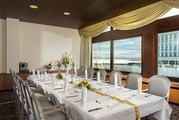 Elegantly set dining room at Maritim Hotel Travemünde with lake view