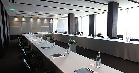 Bright meeting room at Maritim Resort Marina Bay with U-shape seating, daylight and modern equipment