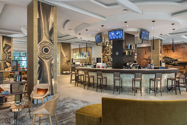 Stylish lobby bar at Maritim Hotel Amelia with modern design elements and spacious seating