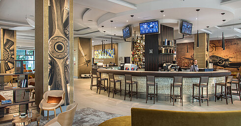 Stylish lobby bar at Maritim Hotel Amelia with modern design elements and spacious seating