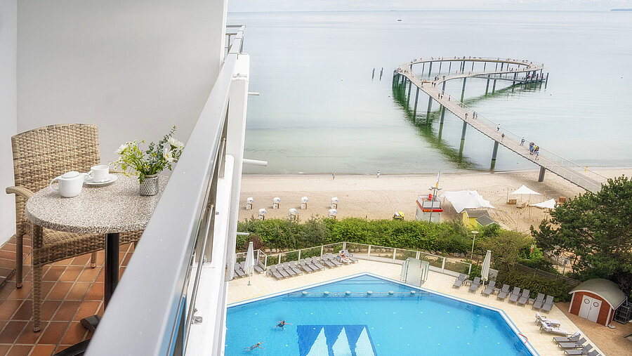 Balcony at Maritim Seehotel Timmendorfer Strand with view of pool, beach and pier