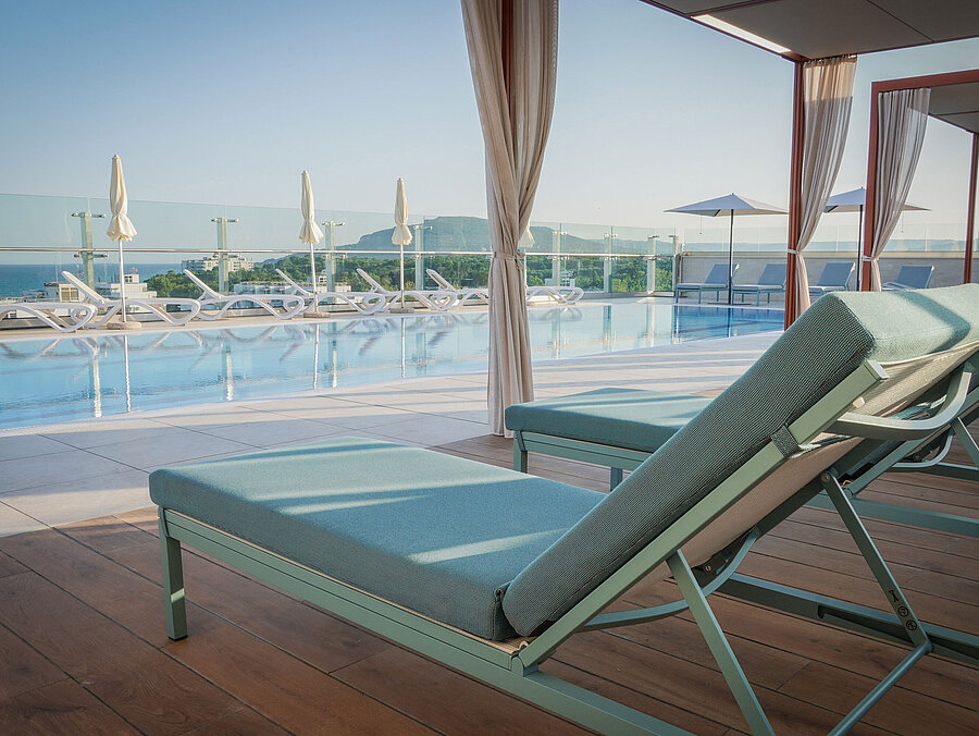 Rooftop pool at Maritim Hotel Amelia with loungers, glass railing and panoramic views