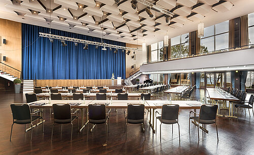 Grand Hall "Maritim" at Maritim Seehotel Timmendorfer Strand with stage, blue curtains, and conference seating.