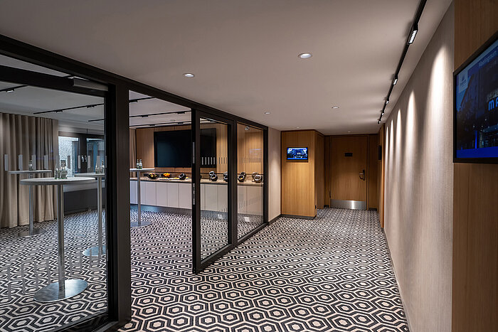 Modern coffee break area with standing tables, coffee station and a stylish setting for meetings.