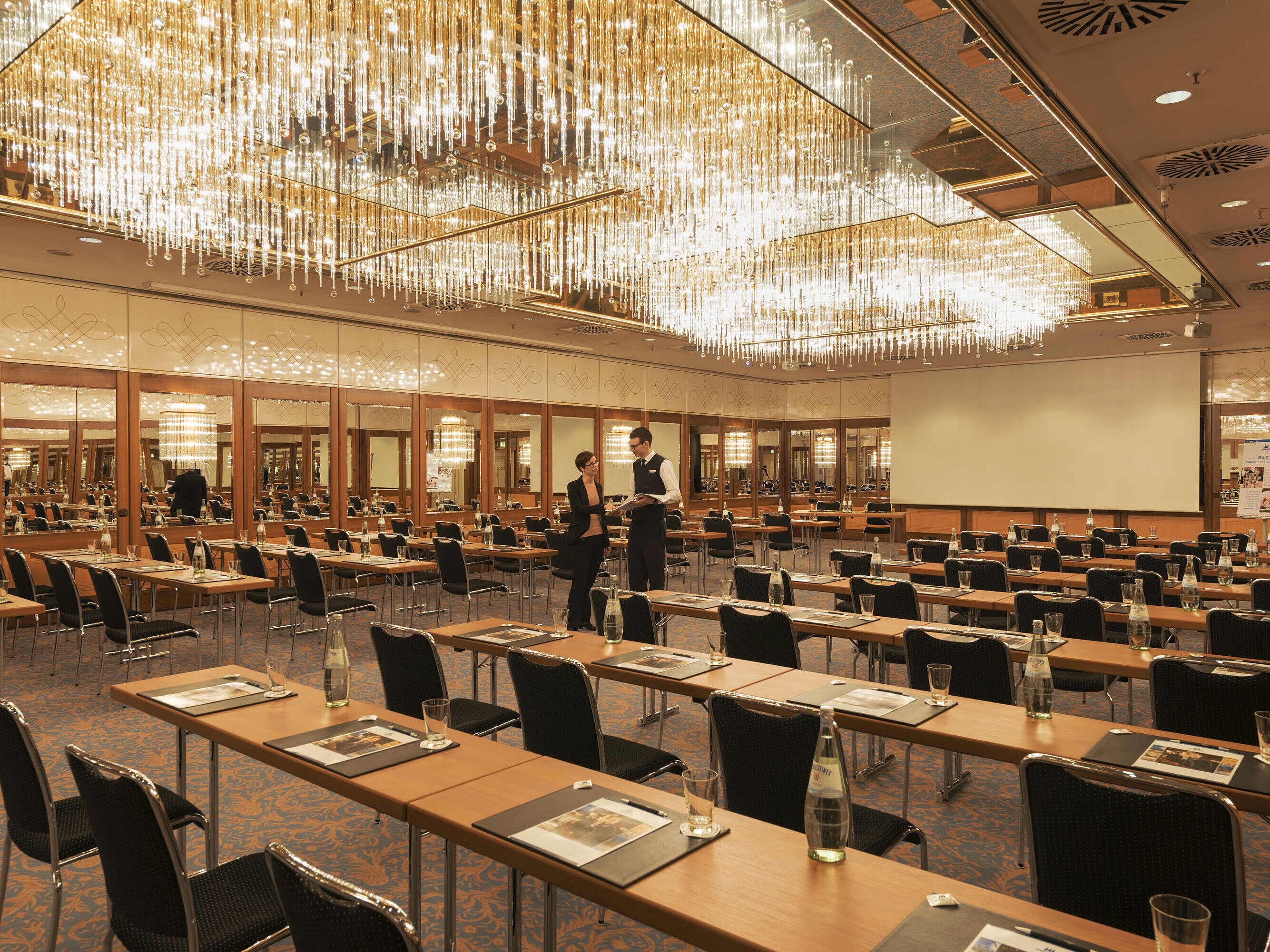 Spacious conference hall with chandeliers and professional setup at the Maritim Hotel Munich