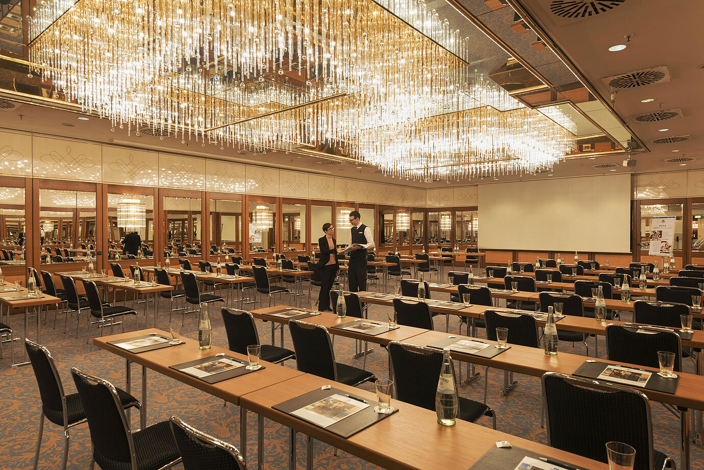 Spacious conference hall with chandeliers and professional setup at the Maritim Hotel Munich