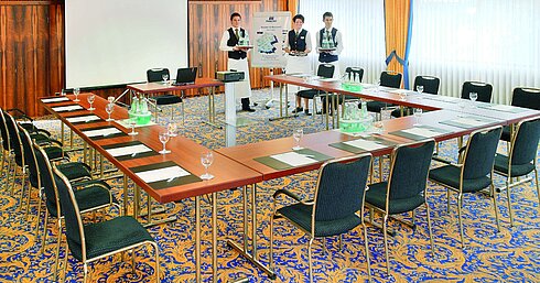 U-shaped seating and friendly service in the conference room at Maritim Hotel Bad Salzuflen