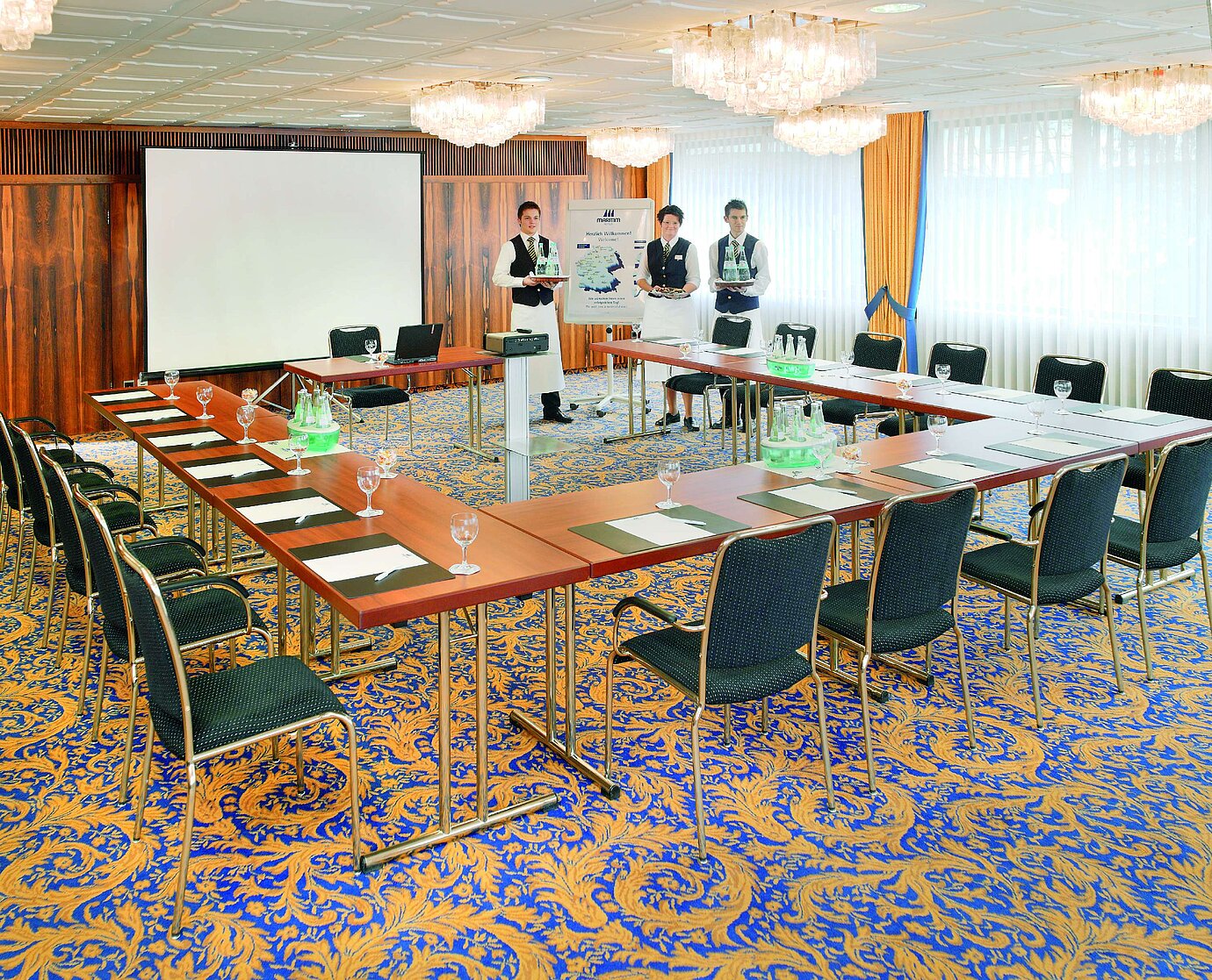 U-shaped seating and friendly service in the conference room at Maritim Hotel Bad Salzuflen
