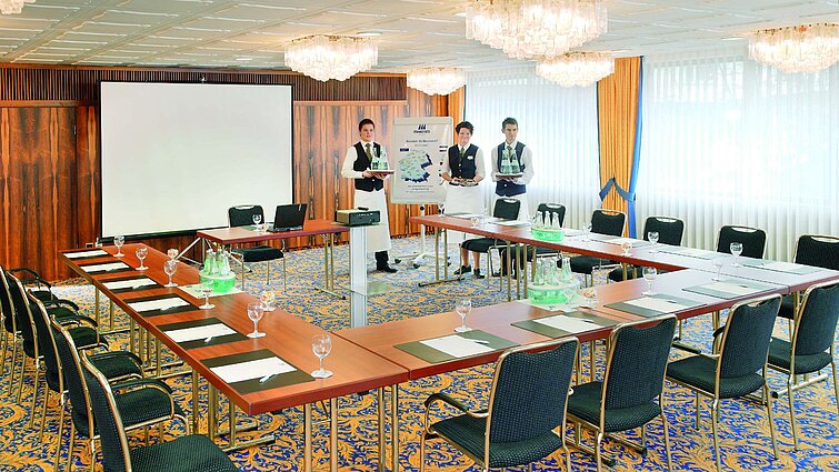 U-shaped seating and friendly service in the conference room at Maritim Hotel Bad Salzuflen