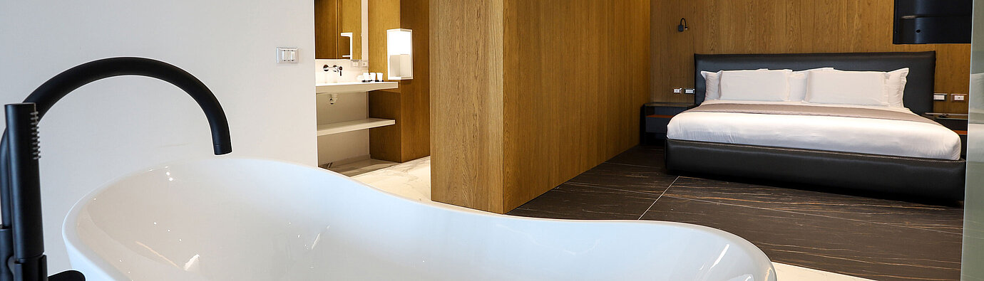 Luxury suite at Maritim Resort Marina Bay with freestanding bathtub and modern bedroom