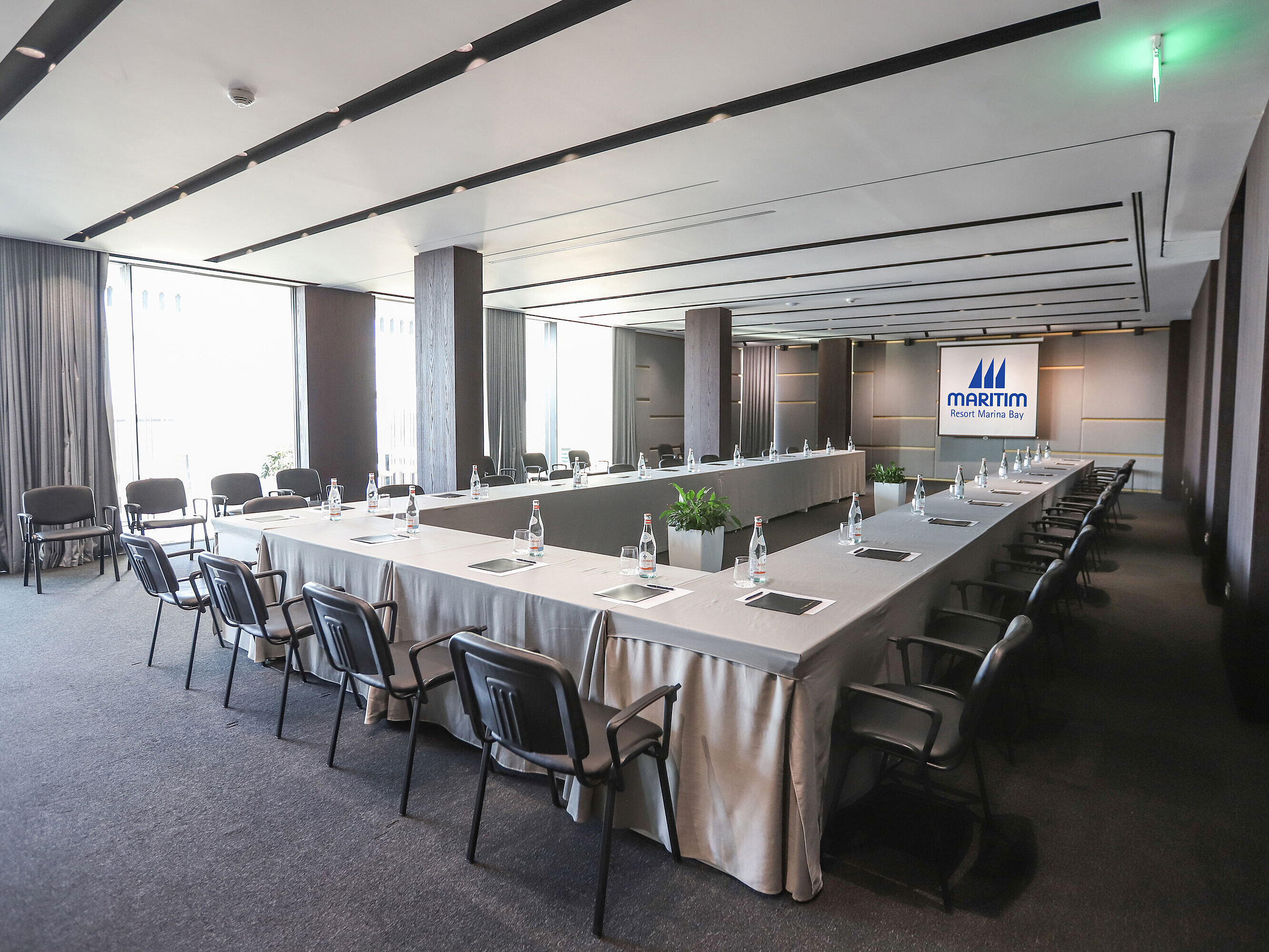 Bright meeting room at Maritim Resort Marina Bay with modern equipment and U-shaped seating