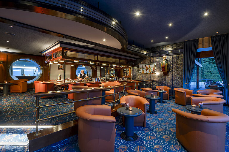 Stylish bar with cozy armchairs and nautical decor at Maritim Seehotel Timmendorfer Strand.
