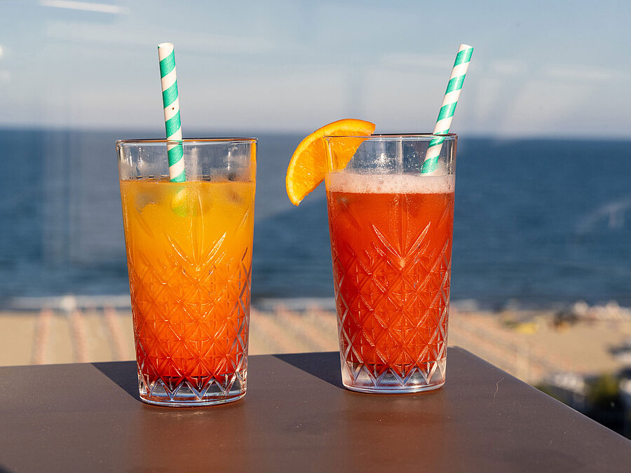 Two colourful summer drinks at Maritim Hotel Amelia with a view of the beach and sea