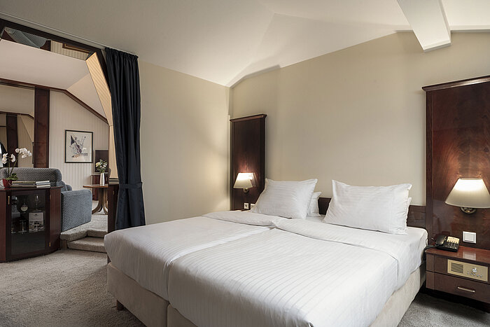 Modern bedroom with double bed and warm lighting at the Maritim Hotel Bad Wildungen