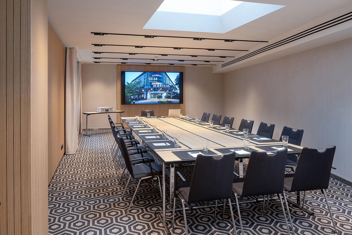 Meeting room 2 with large conference table, modern media technology and a clean, professional layout.