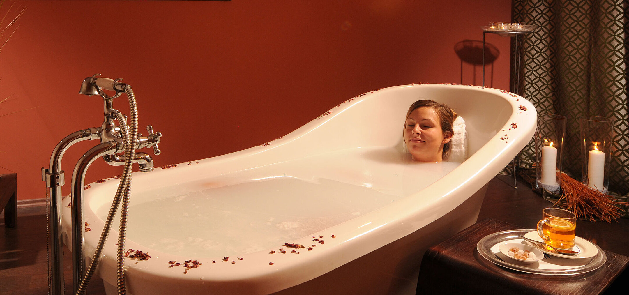 Relaxing bath in the spa tub at Maritim Hotel Bad Wildungen with candlelight and tea