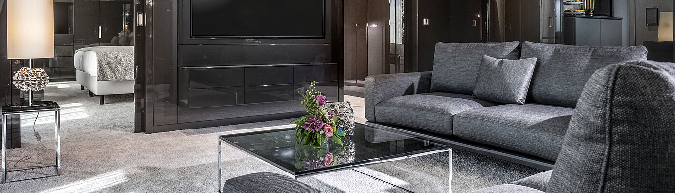 Presidential suite Spacious suite at Maritim Hotel Ingolstadt with stylish living area and luxurious furnishings.