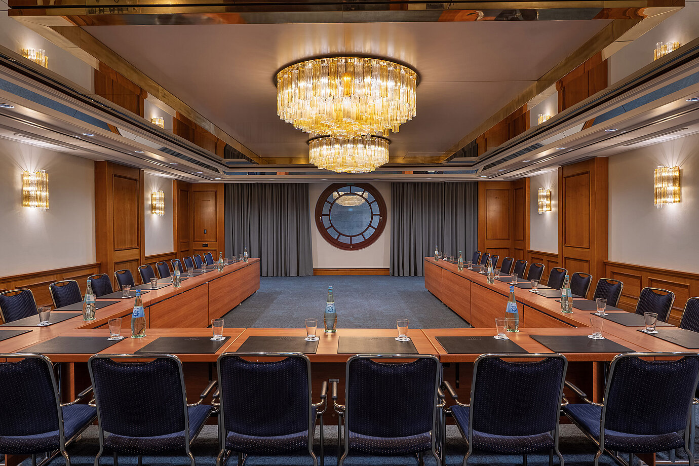 Elegant conference room at Maritim Hotel Köln with chandeliers and U-shape seating