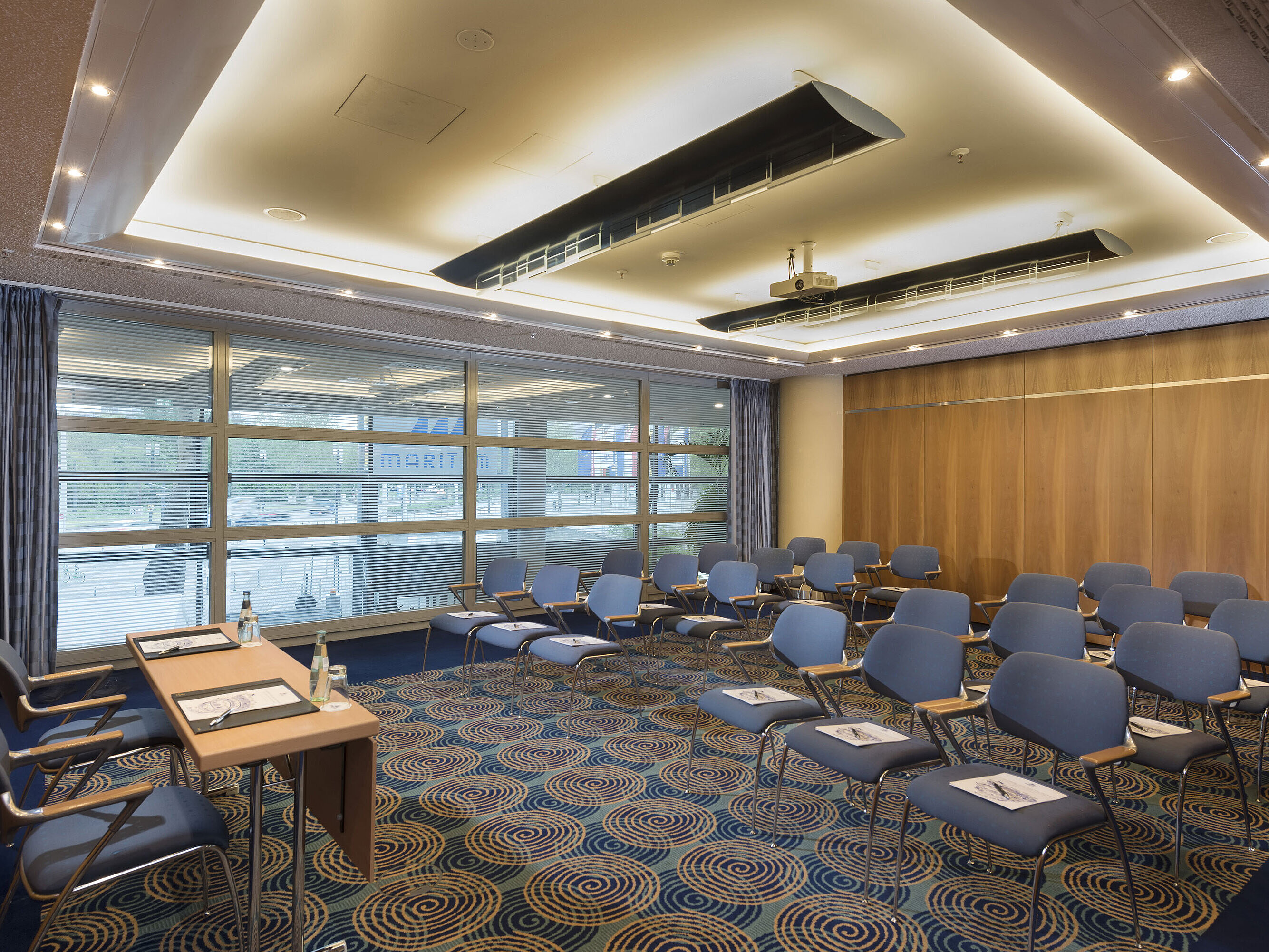 Modern conference room at Maritim Hotel Frankfurt with seating and table setup for meetings or seminars.