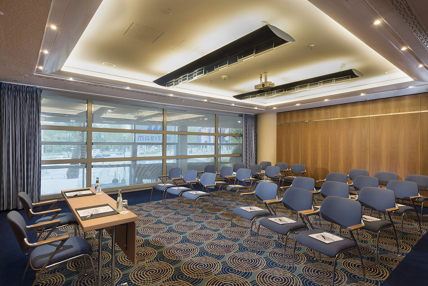 Modern conference room at Maritim Hotel Frankfurt with seating and table setup for meetings or seminars.