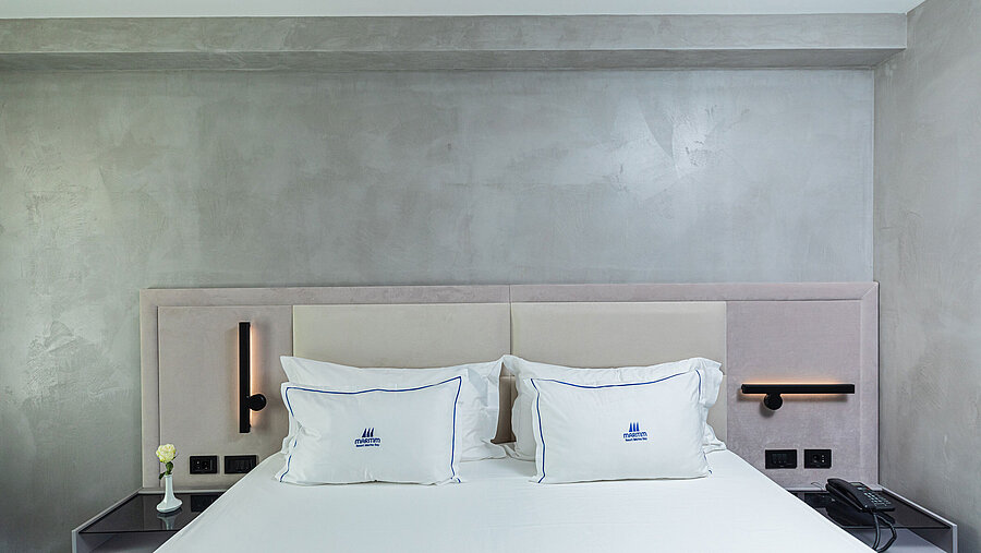 Modern double bed at Maritim Resort Marina Bay with stylish headboard and pillows