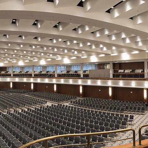 The image shows the large Maritim Hall at Maritim Hotel Bonn, set up for conferences or large events.