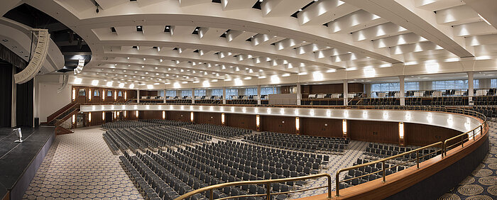 The image shows the large Maritim Hall at Maritim Hotel Bonn, set up for conferences or large events.