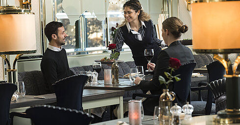 Cozy restaurant with elegant interior, candlelight, and friendly service at Maritim Hotel Hannover.