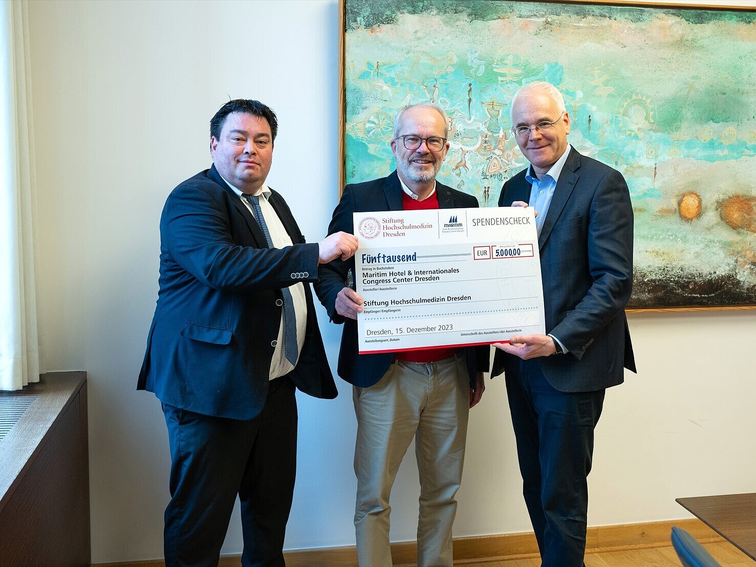 Cheque presentation by Maritim Hotel & Internationales Congress Center Dresden to Stiftung Hochschulmedizin Dresden