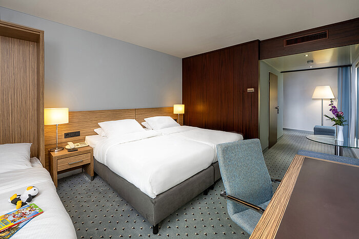 View into the Comfort Family room at the Maritim Hotel Darmstadt with three beds and a separate living area