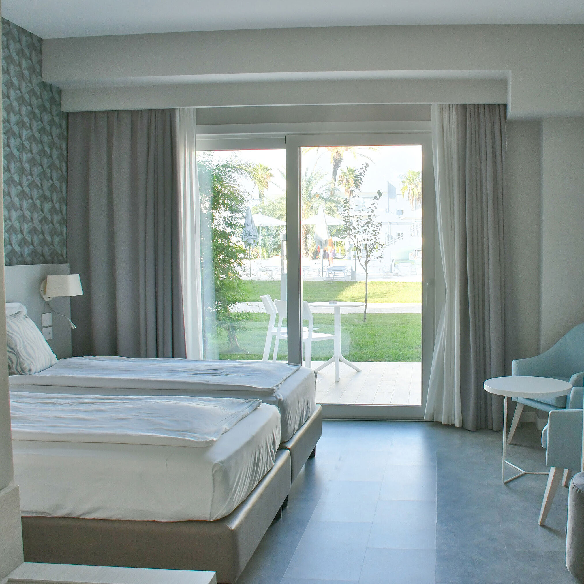 Bright room at Maritim Resort Calabria with terrace and garden view