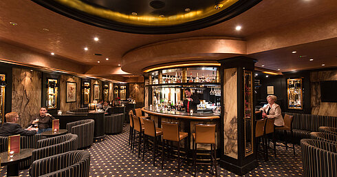 Stylish hotel bar at Maritim Hotel Fulda with cozy ambiance, elegant counter, and relaxed lounge.