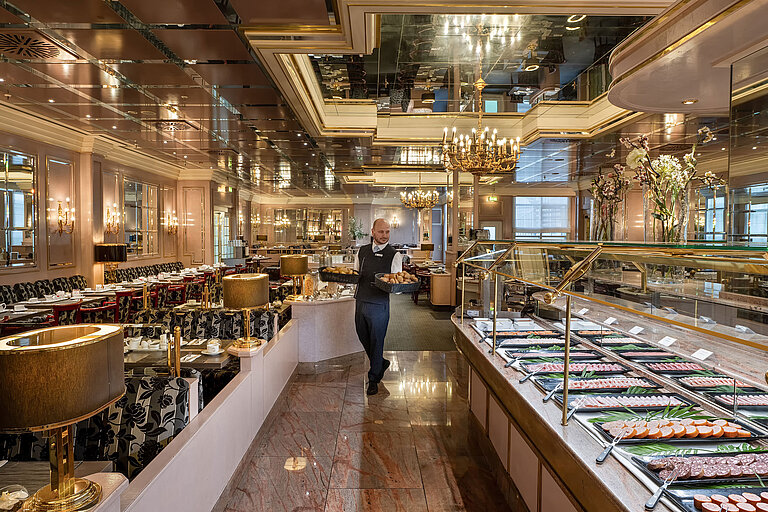 Breakfast buffet with a wide selection in the elegant Rôtisserie at the Maritim Hotel München