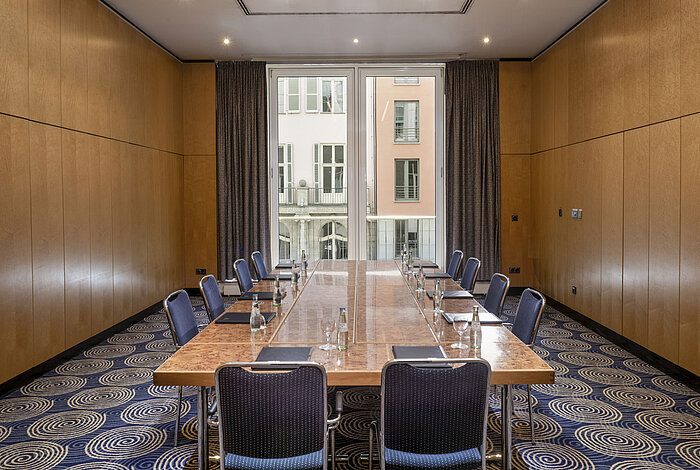 Bright meeting room Salon I at Maritim proArte Hotel Berlin with a large conference table and outside view.