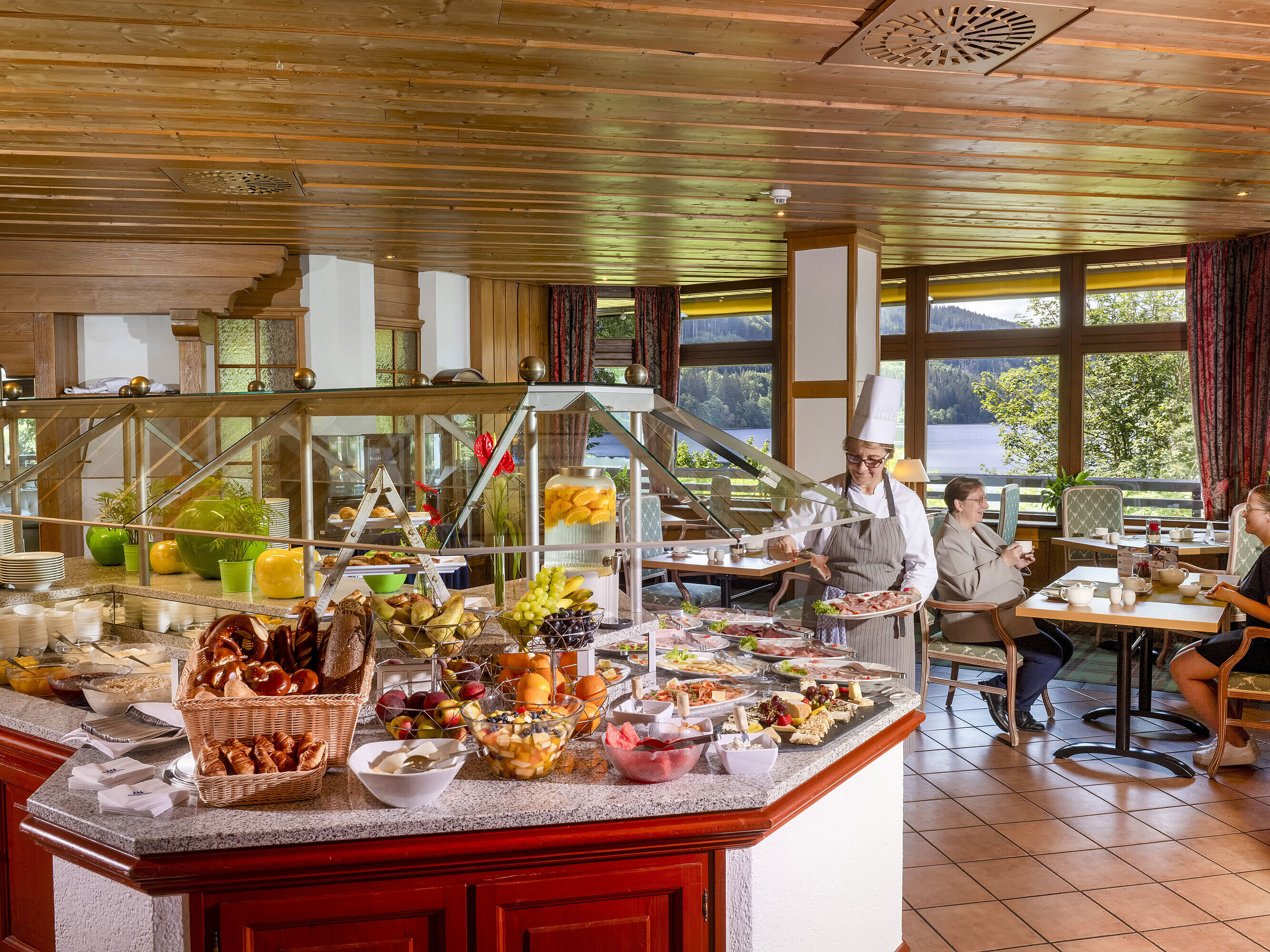 Generous breakfast buffet with lake view at the Maritim Hotel Titisee
