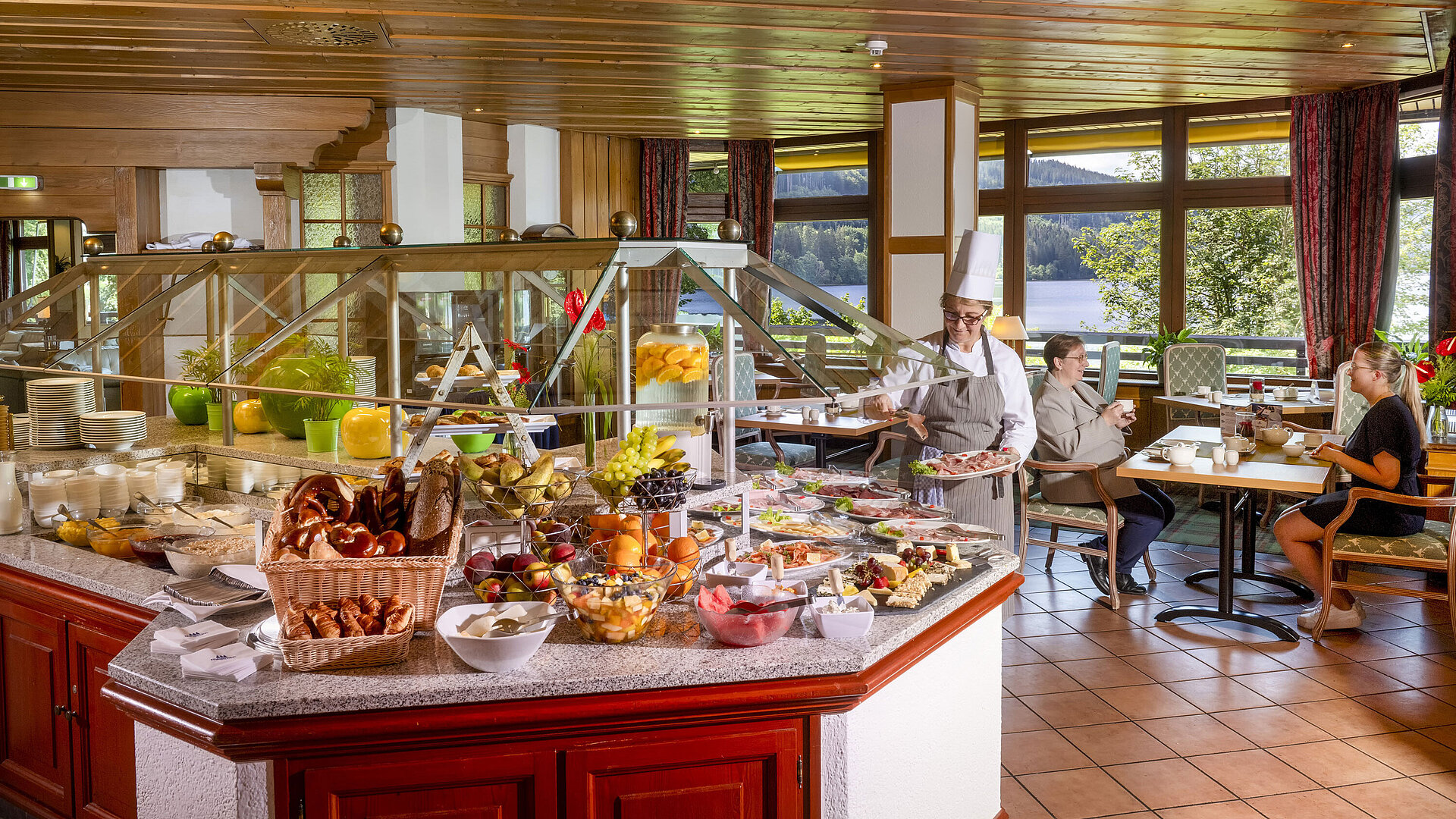 Generous breakfast buffet with lake view at the Maritim Hotel Titisee