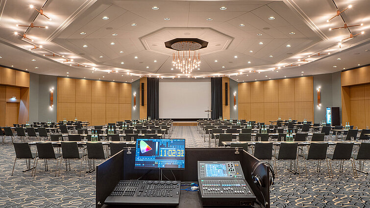 Barbarossa Hall at Maritim Hotel Würzburg with theatre seating and modern event technology