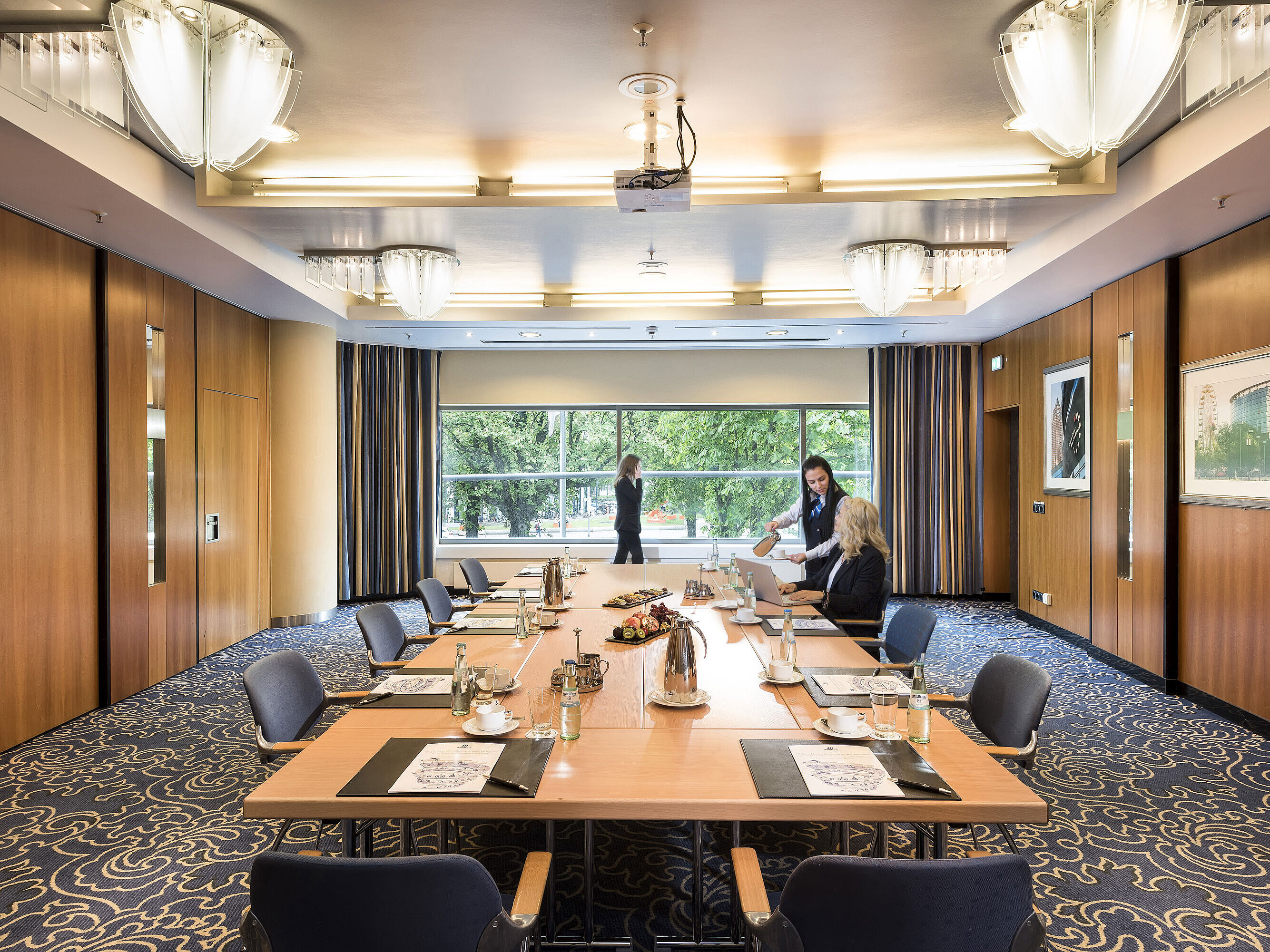 Modern conference room at Maritim Hotel Frankfurt with a large table, natural light, and elegant design.